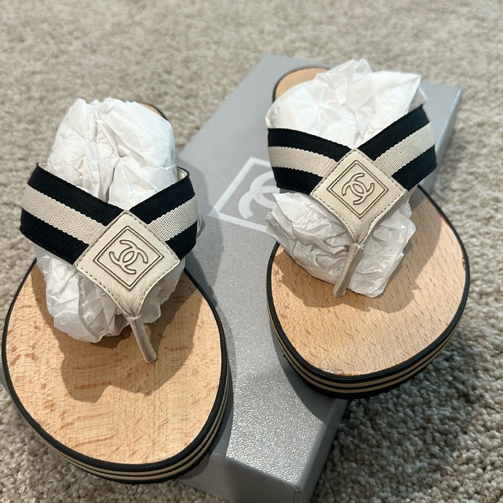 Chanel NIB sandals size 37